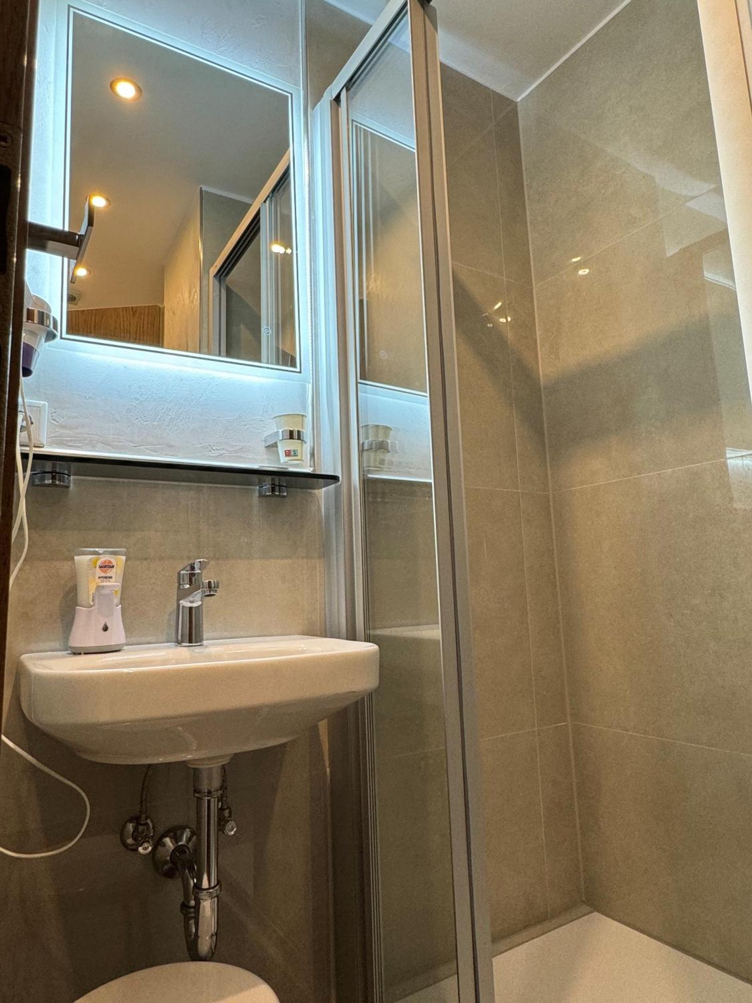 Hotel Zur Muehle Iserlohn Buitenkant foto