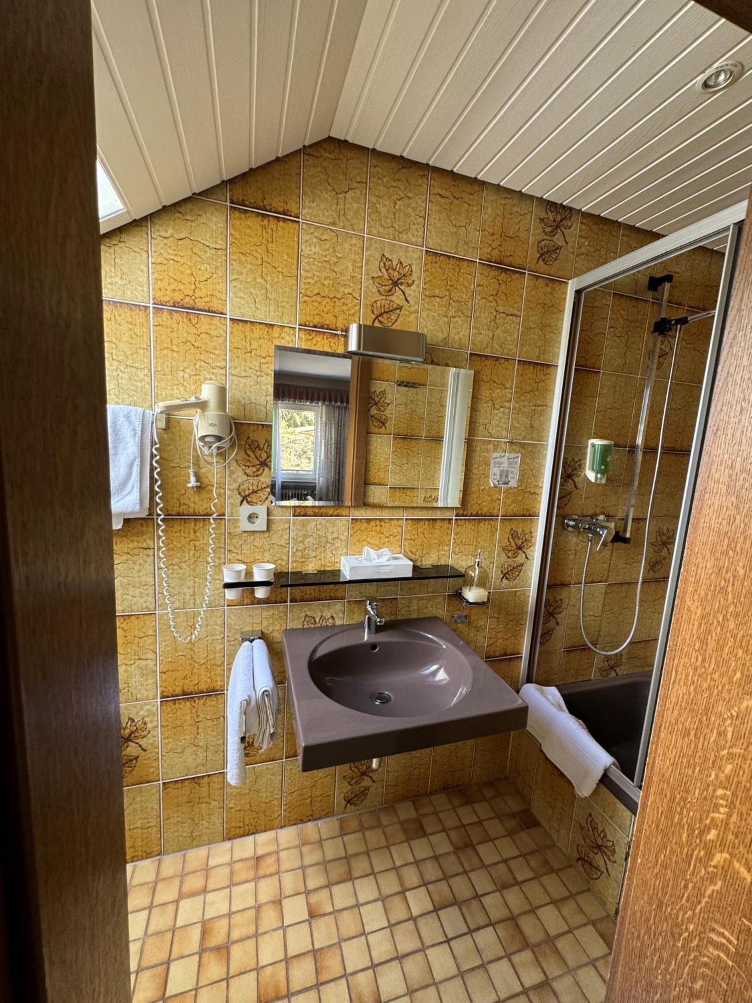 Hotel Zur Muehle Iserlohn Buitenkant foto