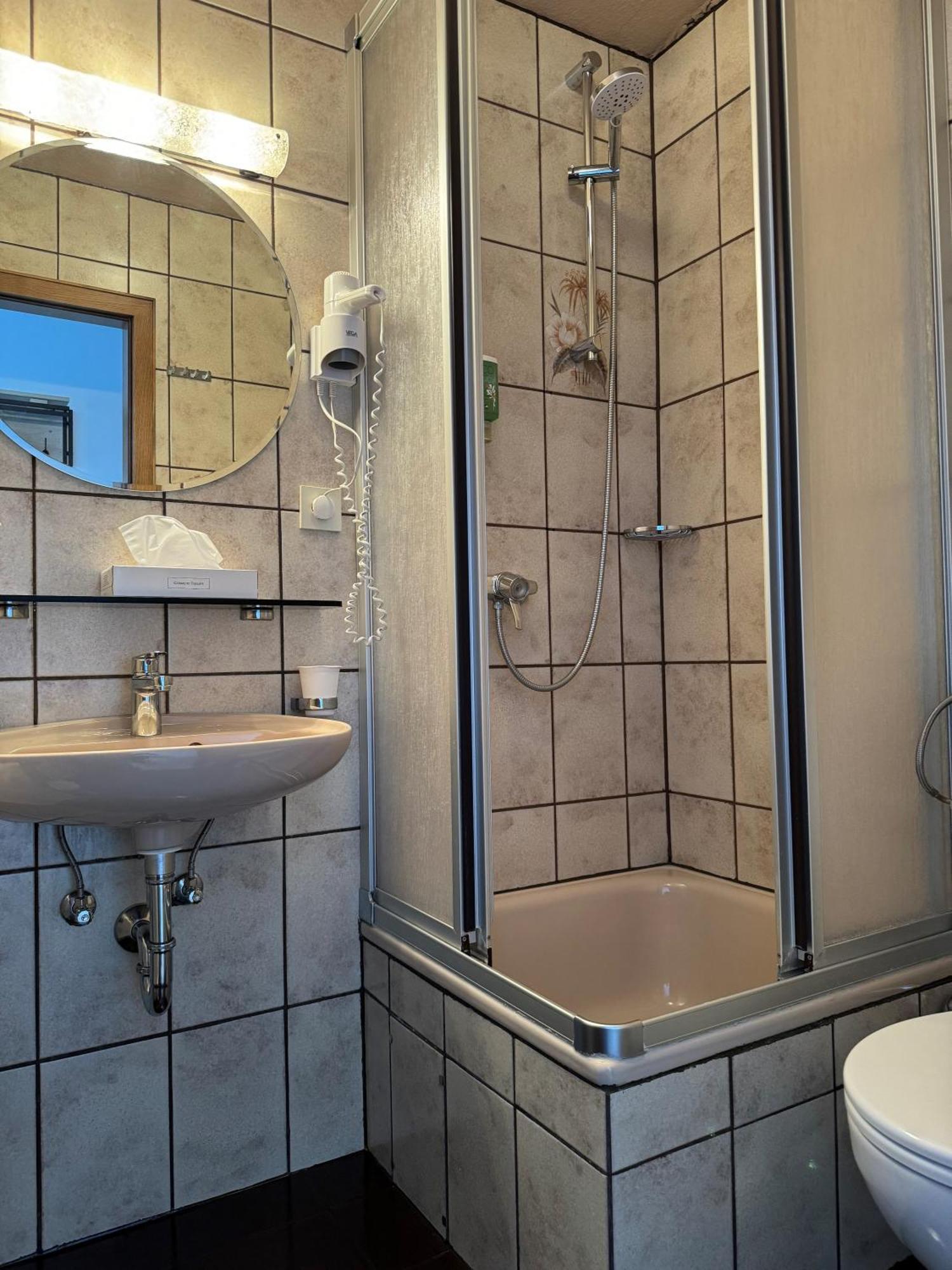 Hotel Zur Muehle Iserlohn Buitenkant foto
